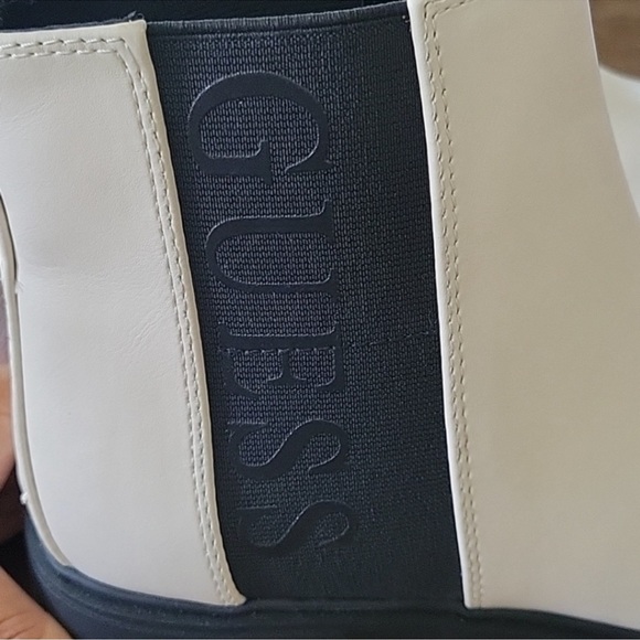 GUESS Lug Sole Chelsea Boots - Picture 4 of 10